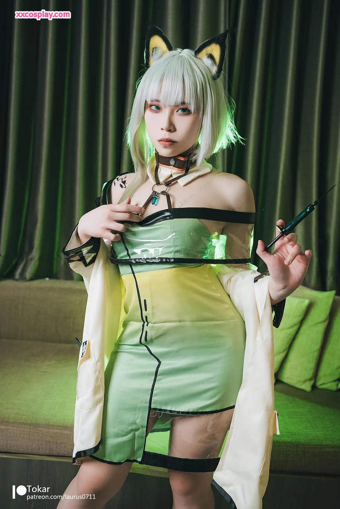 Tokar als Kal'tsit - Arknights Erotik-Cosplay